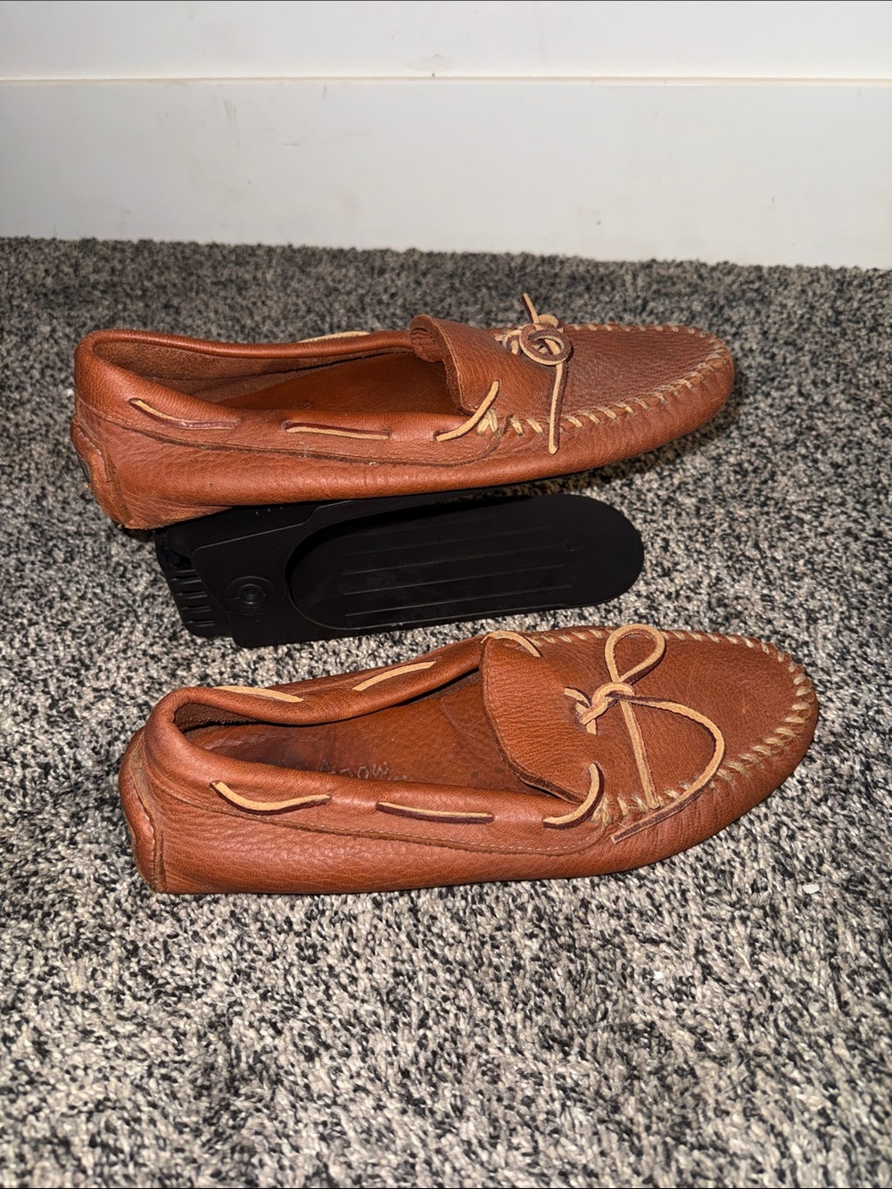 Minnetonka Men’s Moosehide Classic Moccasins Size 9.5 Brown Leather Loafers